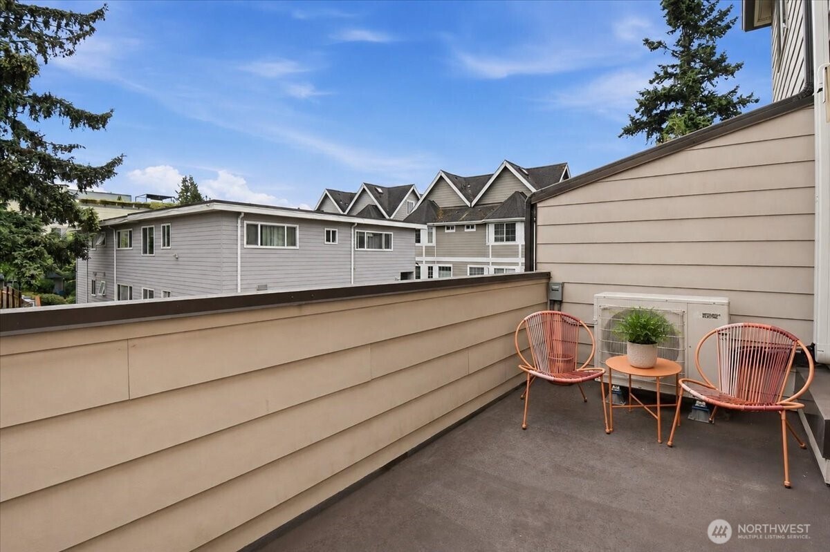 4418 Meridian Avenue N Seattle WA 98103