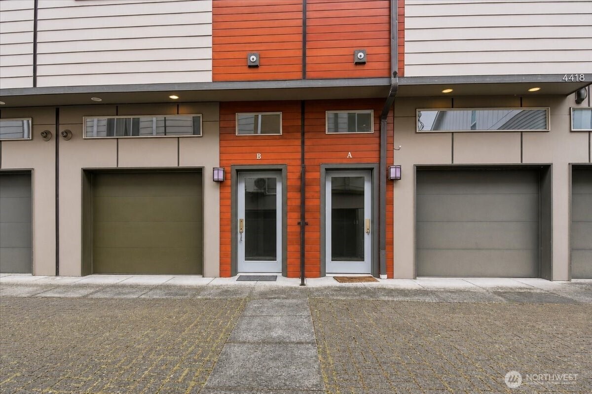 4418 Meridian Avenue N Seattle WA 98103