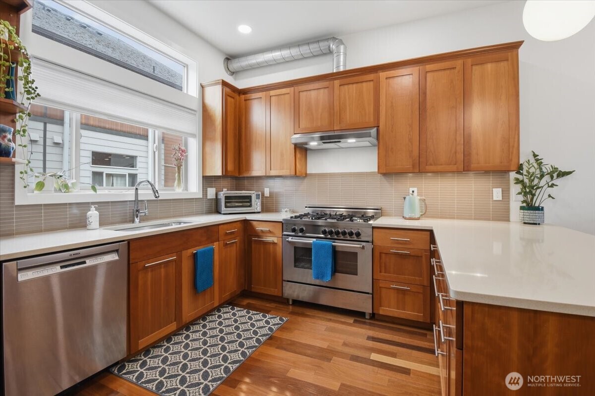 4418 Meridian Avenue N Seattle WA 98103