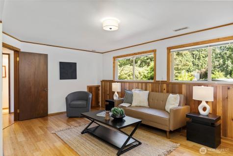 13893 John Street NE Bainbridge Island WA 98110