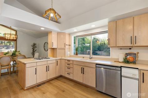 13893 John Street NE Bainbridge Island WA 98110