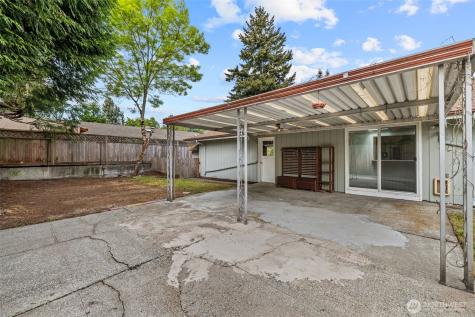 2157 N 122nd Street Seattle WA 98133