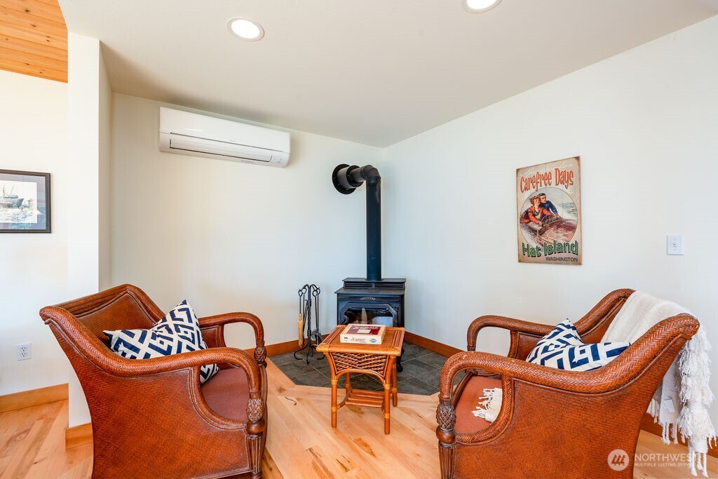 26 G Sound Place Hat Island WA 98206