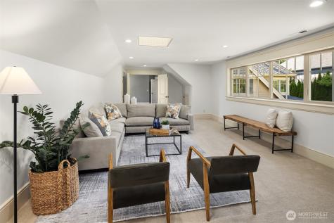 805 92nd Avenue NE Bellevue WA 98004