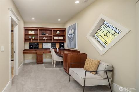 805 92nd Avenue NE Bellevue WA 98004