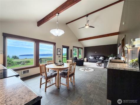 17 B Whidbey Island Drive Hat Island WA 98206