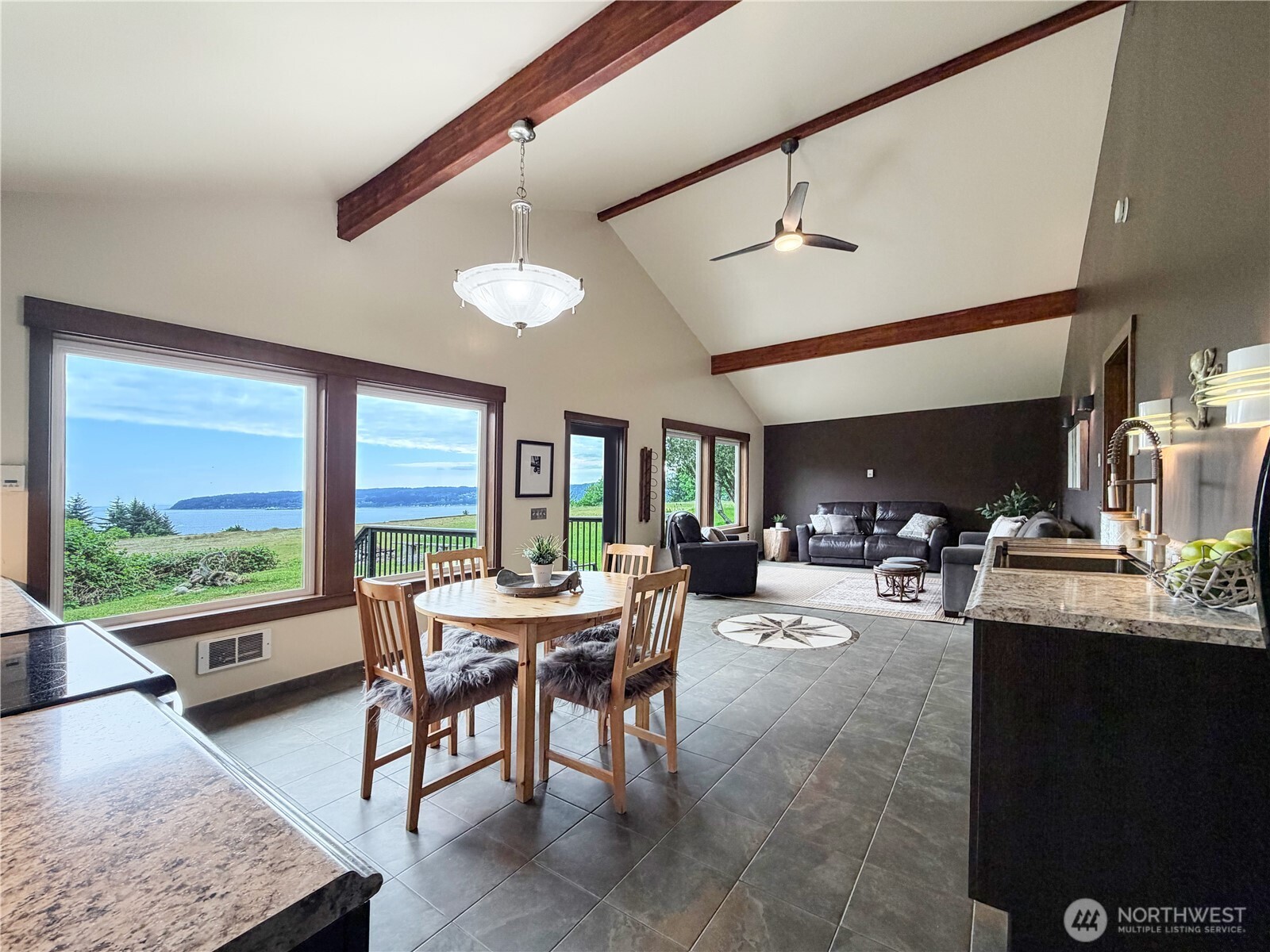 17 B Whidbey Island Drive Hat Island WA 98206