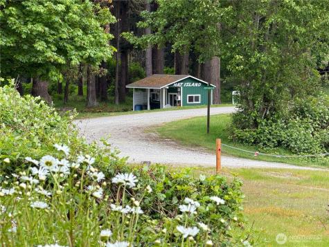 17 B Whidbey Island Drive Hat Island WA 98206