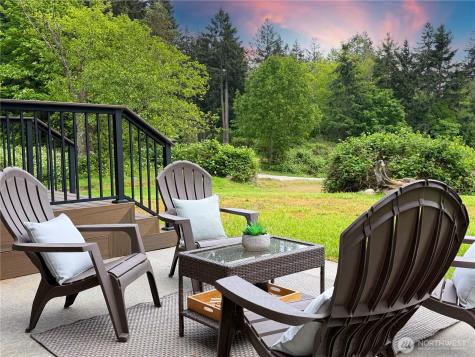 17 B Whidbey Island Drive Hat Island WA 98206