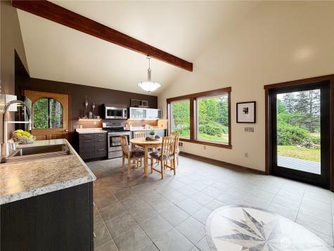17 B Whidbey Island Drive Hat Island WA 98206