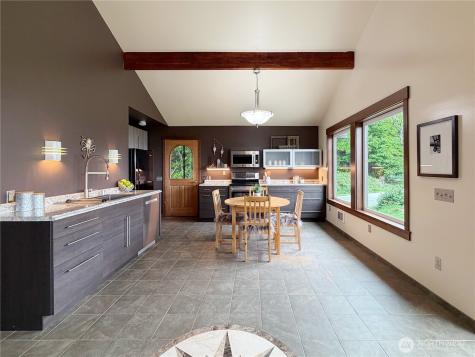 17 B Whidbey Island Drive Hat Island WA 98206