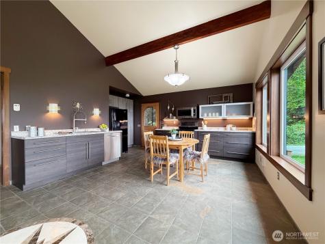 17 B Whidbey Island Drive Hat Island WA 98206