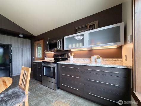 17 B Whidbey Island Drive Hat Island WA 98206