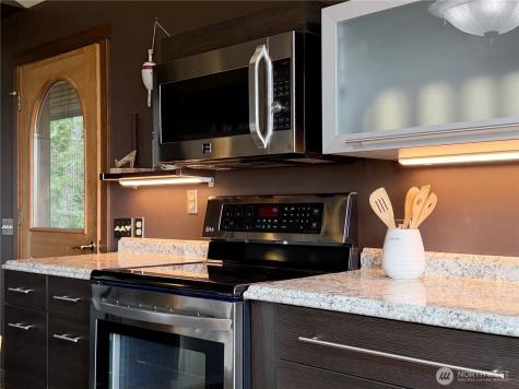 17 B Whidbey Island Drive Hat Island WA 98206