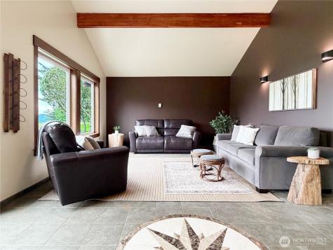 17 B Whidbey Island Drive Hat Island WA 98206