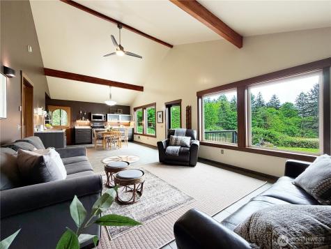 17 B Whidbey Island Drive Hat Island WA 98206
