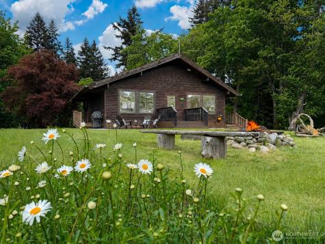 17 B Whidbey Island Drive Hat Island WA 98206