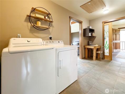17 B Whidbey Island Drive Hat Island WA 98206