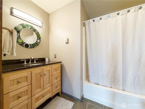 17 B Whidbey Island Drive Hat Island WA 98206