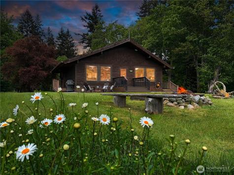 17 B Whidbey Island Drive Hat Island WA 98206