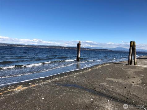 17 B Whidbey Island Drive Hat Island WA 98206