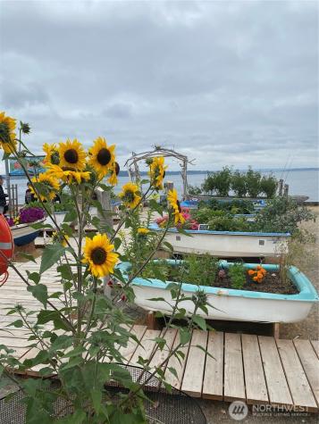 17 B Whidbey Island Drive Hat Island WA 98206