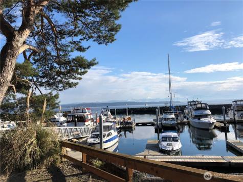 17 B Whidbey Island Drive Hat Island WA 98206