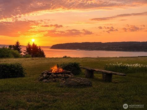 17 B Whidbey Island Drive Hat Island WA 98206