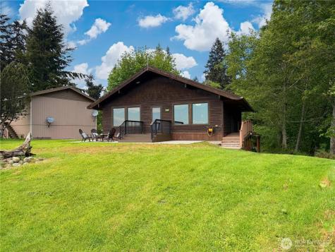 17 B Whidbey Island Drive Hat Island WA 98206