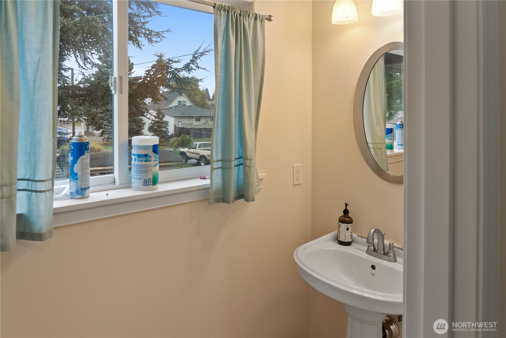 1203 E Section Street Mount Vernon WA 98274