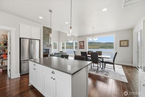 112 Mayer Drive Chelan WA 98816