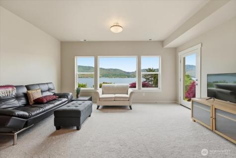 112 Mayer Drive Chelan WA 98816