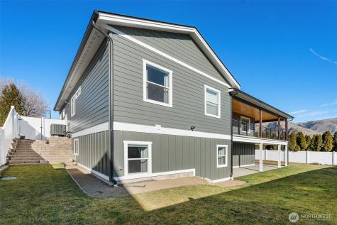 1038 Crest Loop Entiat WA 98822
