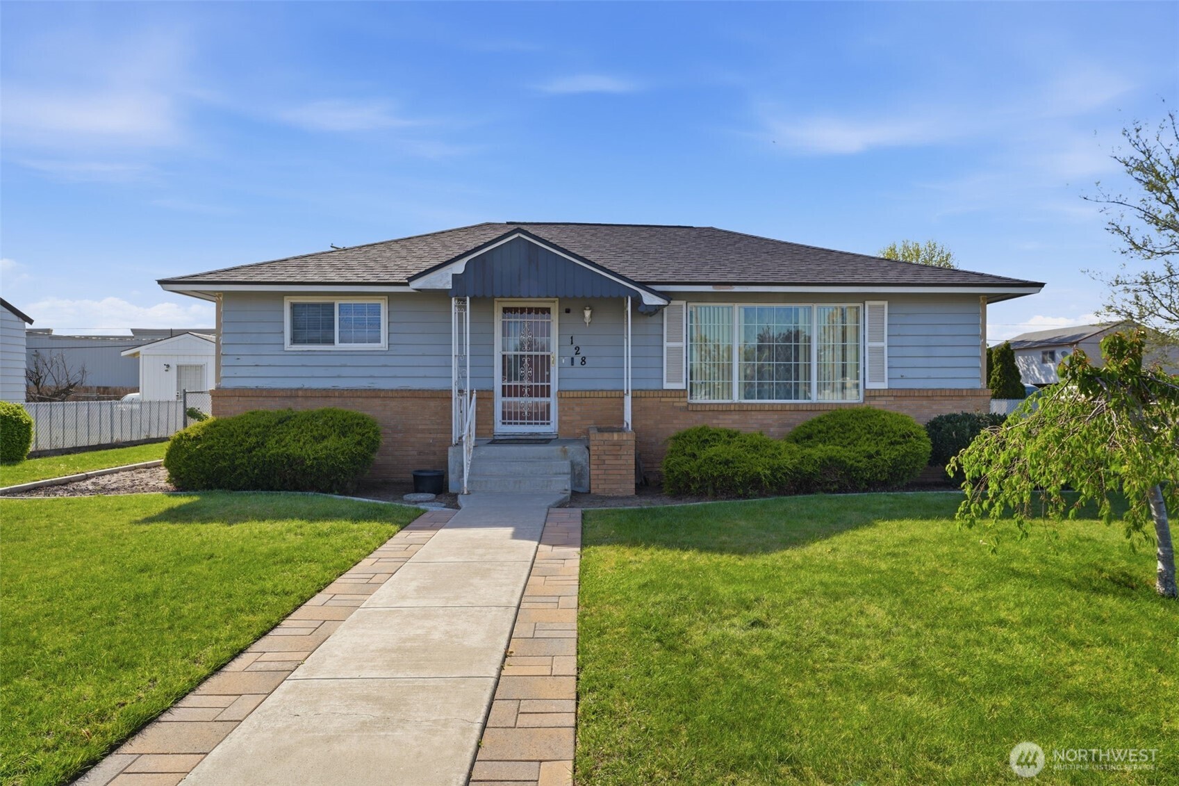 128 N Wehe Avenue Pasco WA 99301