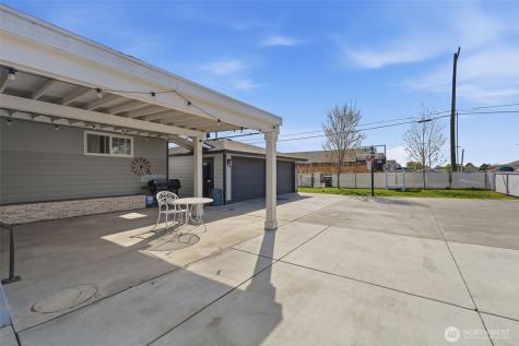 128 N Wehe Avenue Pasco WA 99301