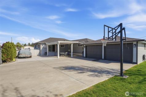 128 N Wehe Avenue Pasco WA 99301