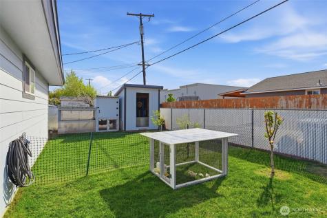 128 N Wehe Avenue Pasco WA 99301