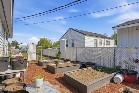 128 N Wehe Avenue Pasco WA 99301