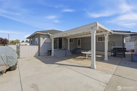 128 N Wehe Avenue Pasco WA 99301