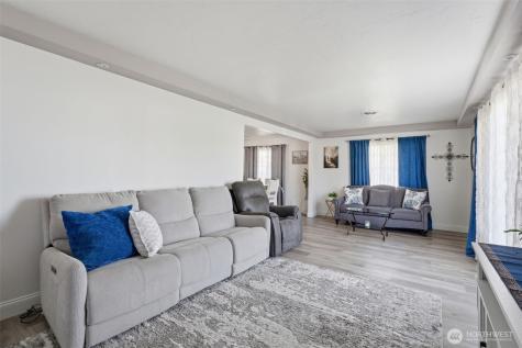 128 N Wehe Avenue Pasco WA 99301