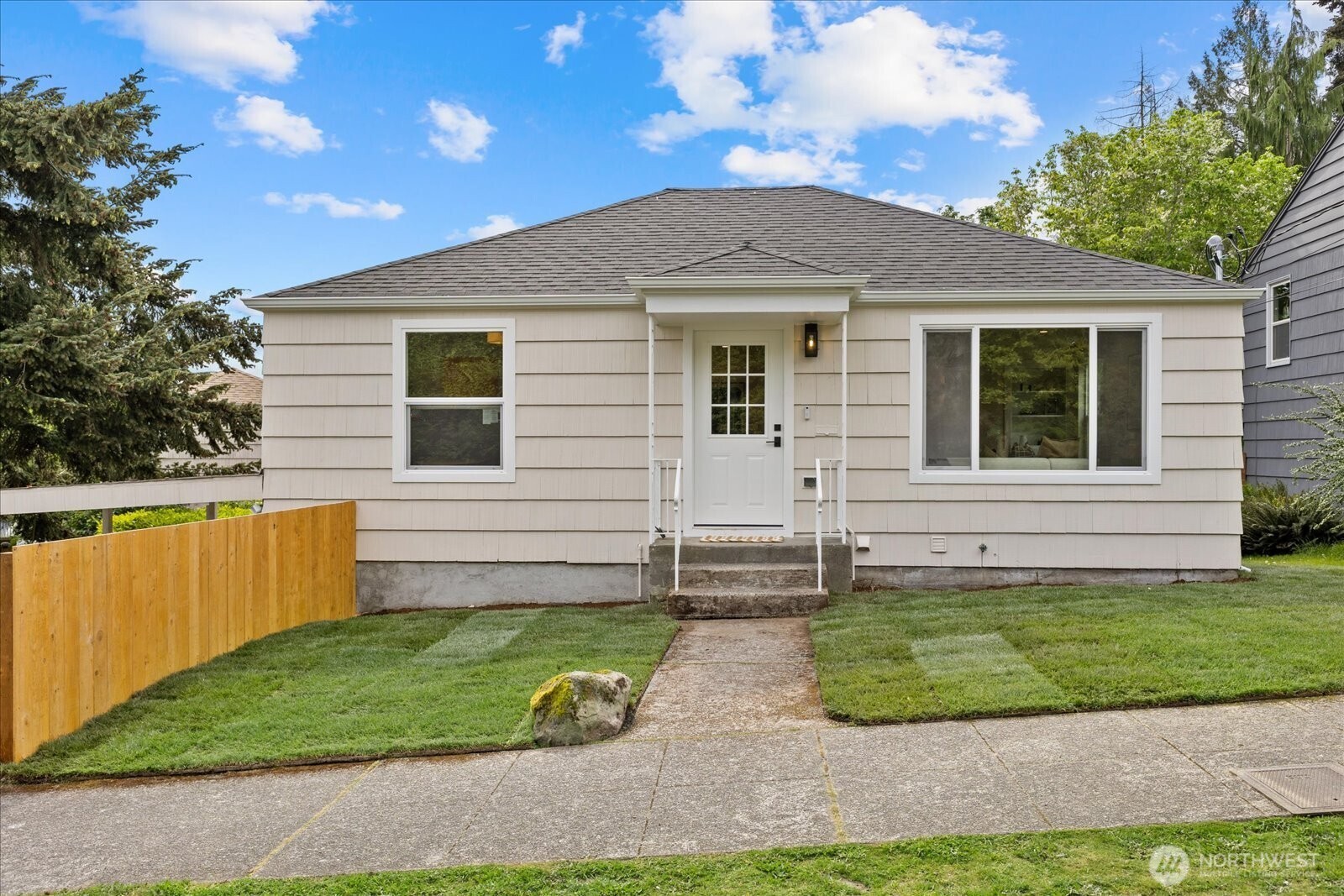 4238 28th Place W Seattle WA 98199