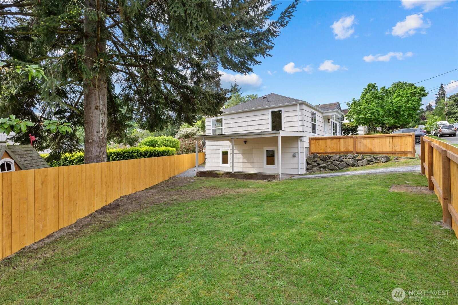 4238 28th Place W Seattle WA 98199