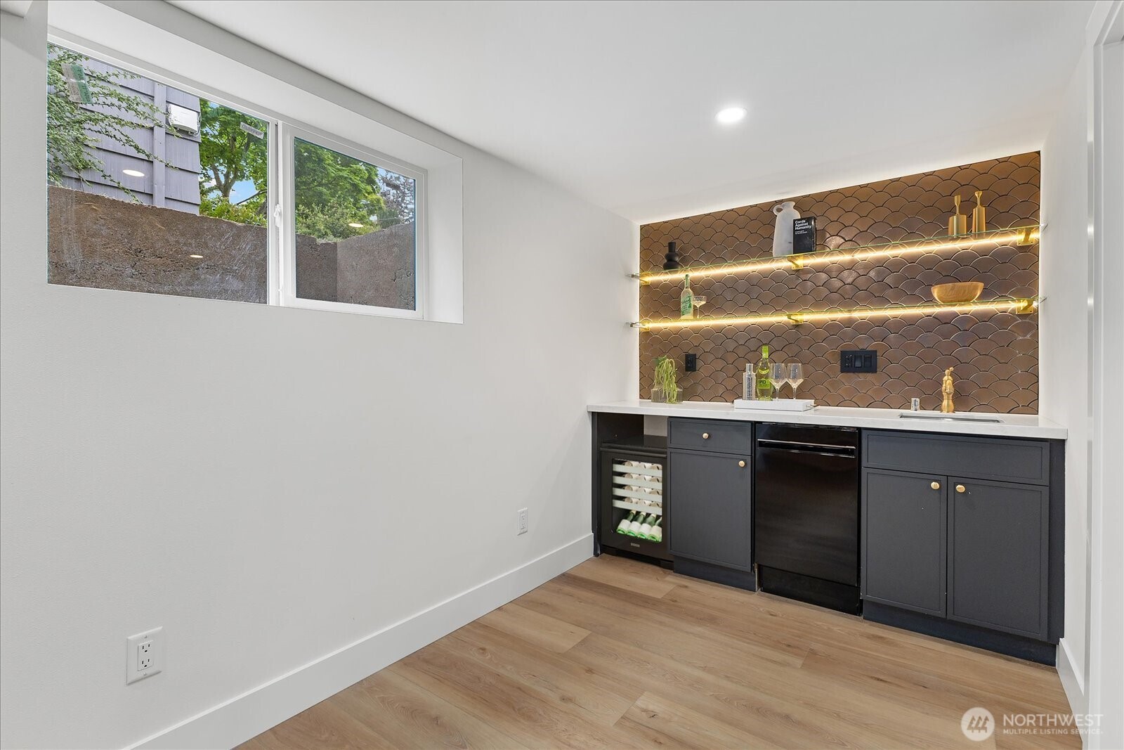 4238 28th Place W Seattle WA 98199