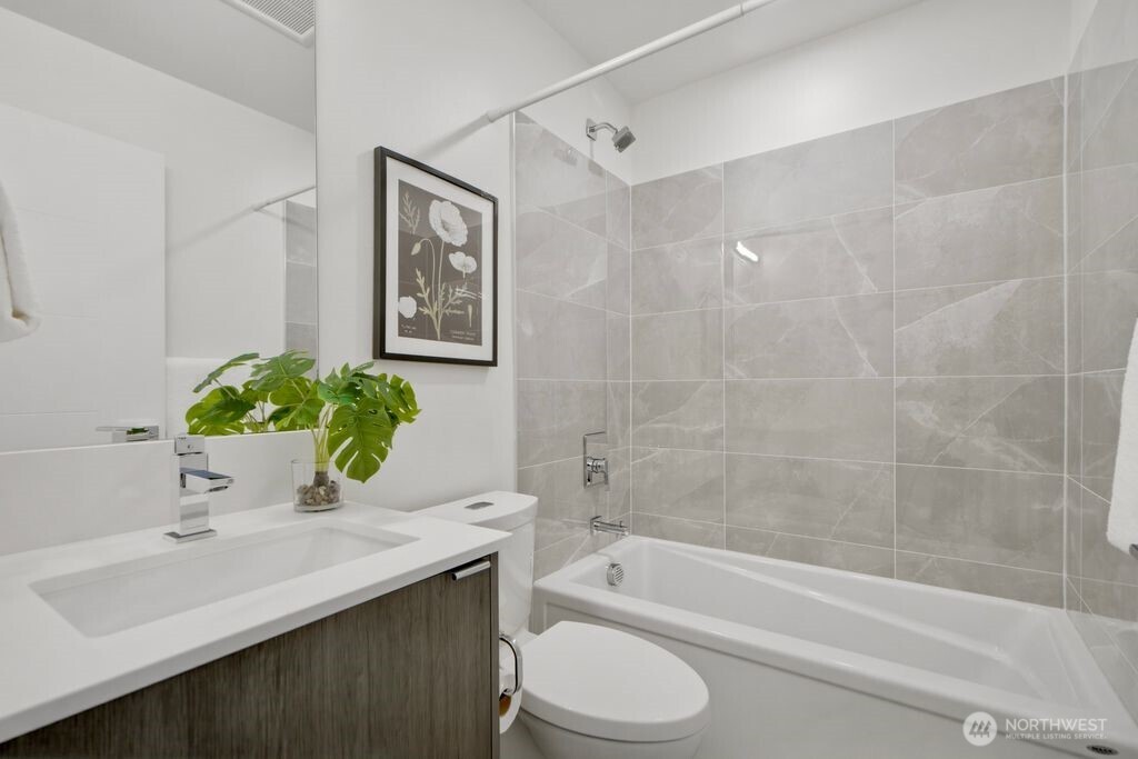 8553 Midvale Avenue N Seattle WA 98103