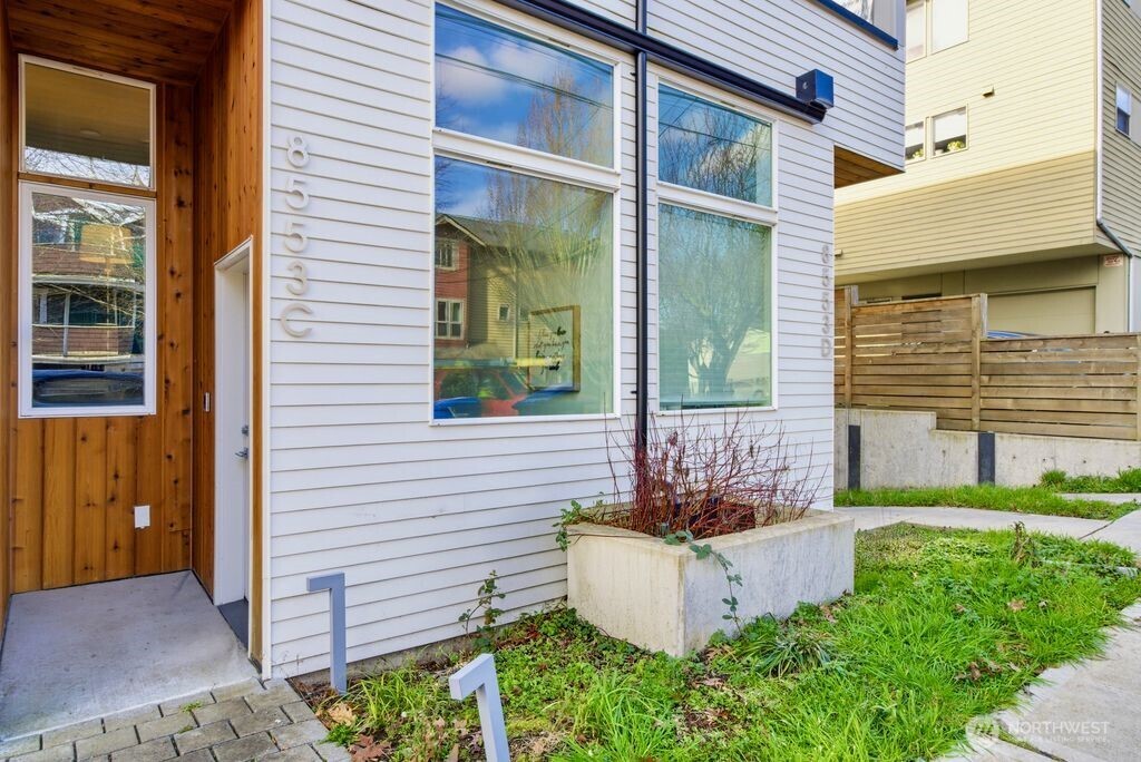 8553 Midvale Avenue N Seattle WA 98103