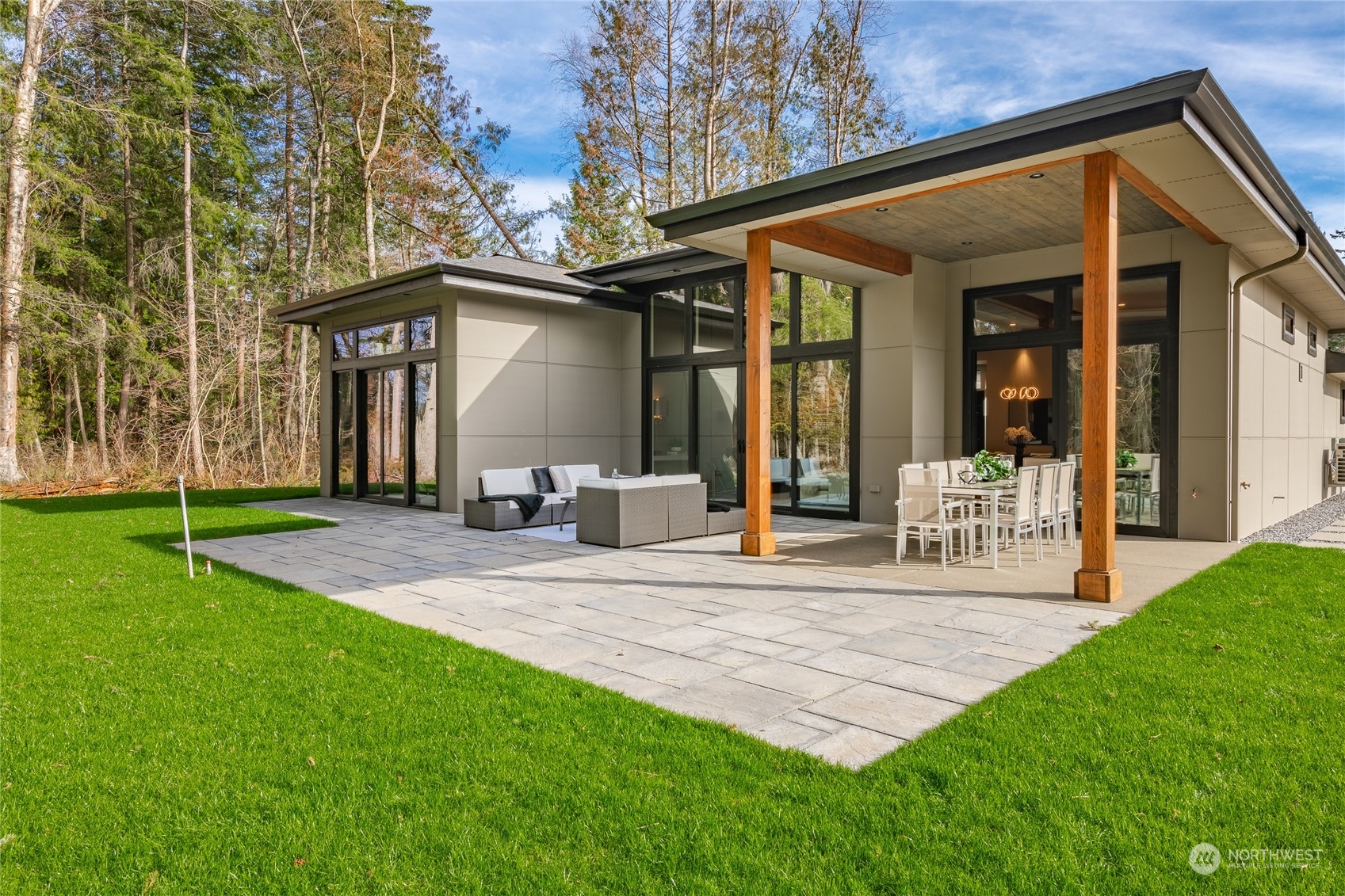 5693 Lux Lane Blaine WA 98230
