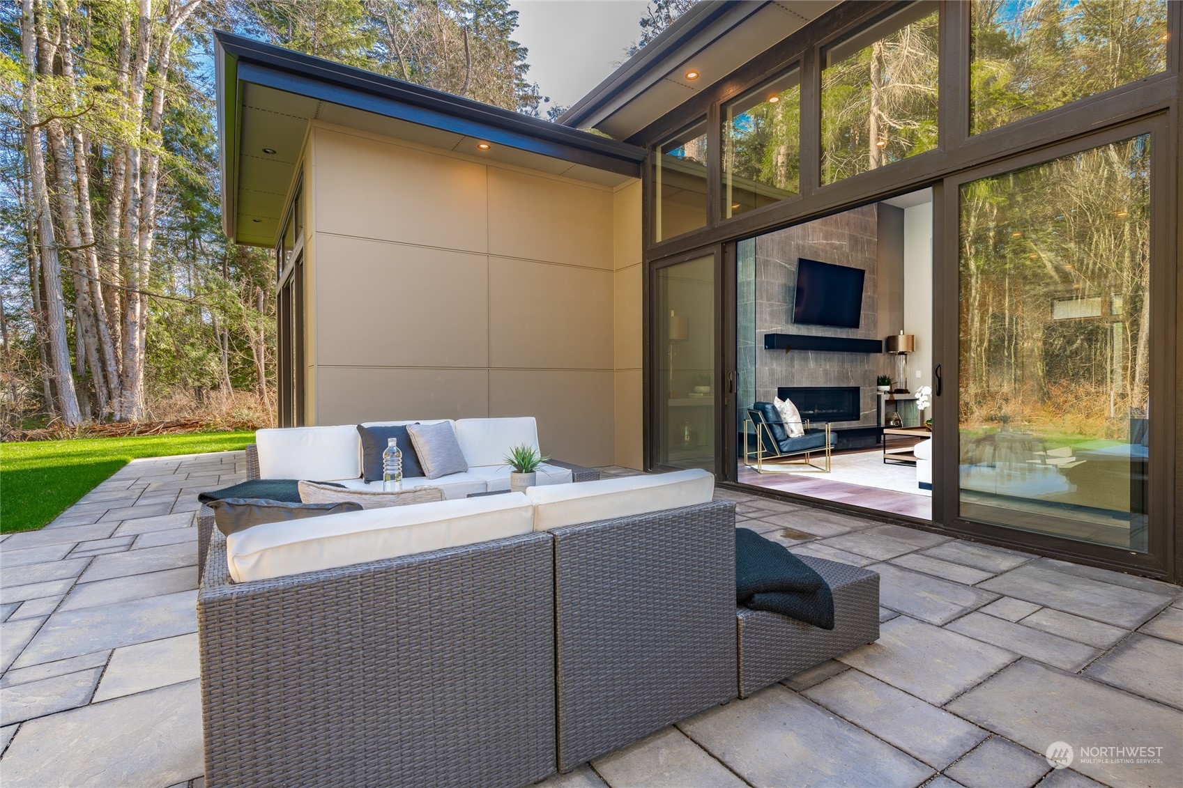 5693 Lux Lane Blaine WA 98230