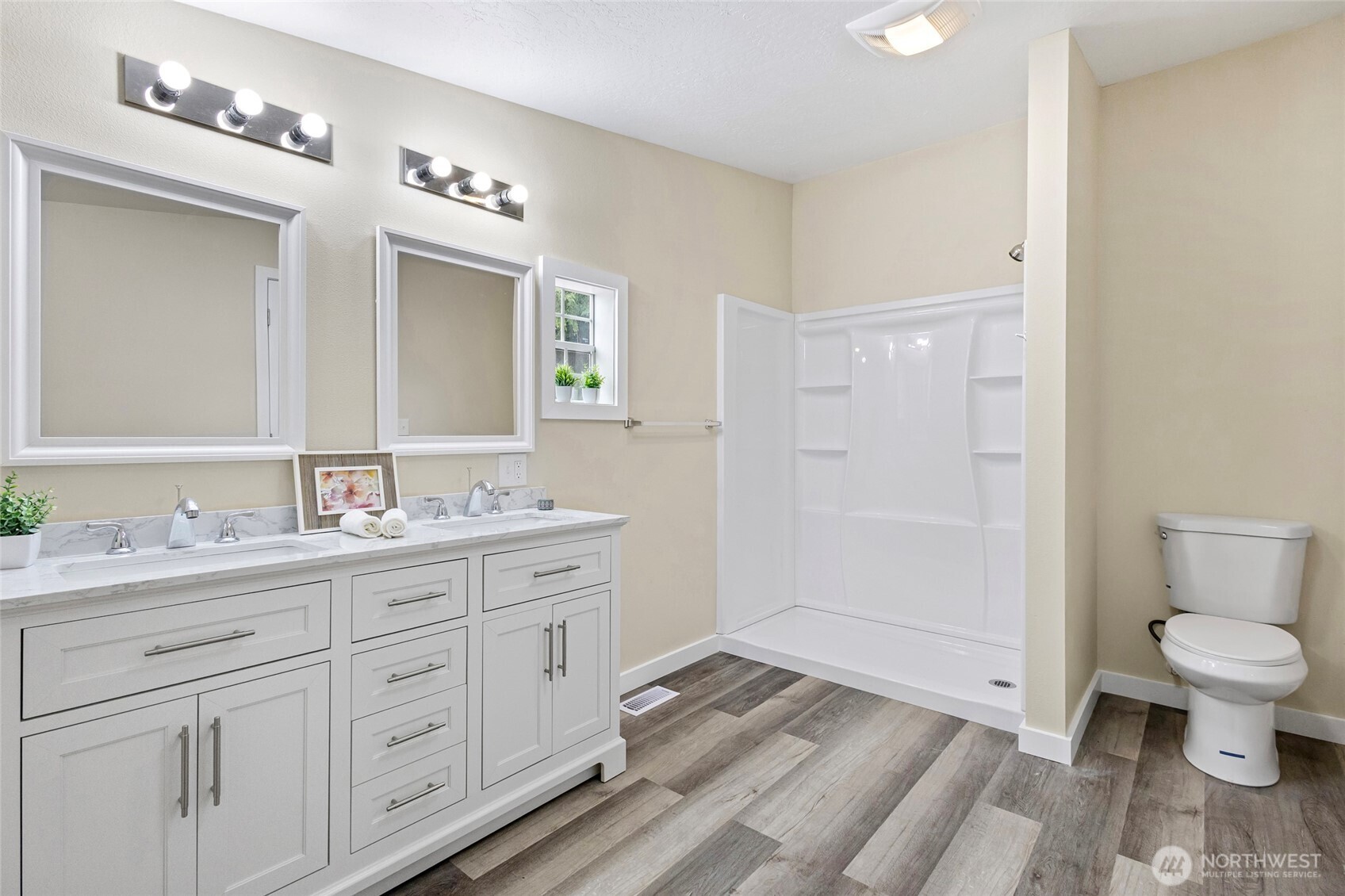 1320 N Oak Harbor Street Oak Harbor WA 98277