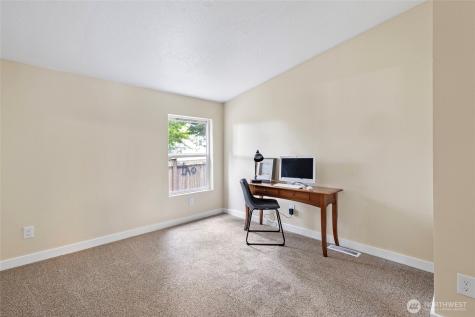 1320 N Oak Harbor Street Oak Harbor WA 98277