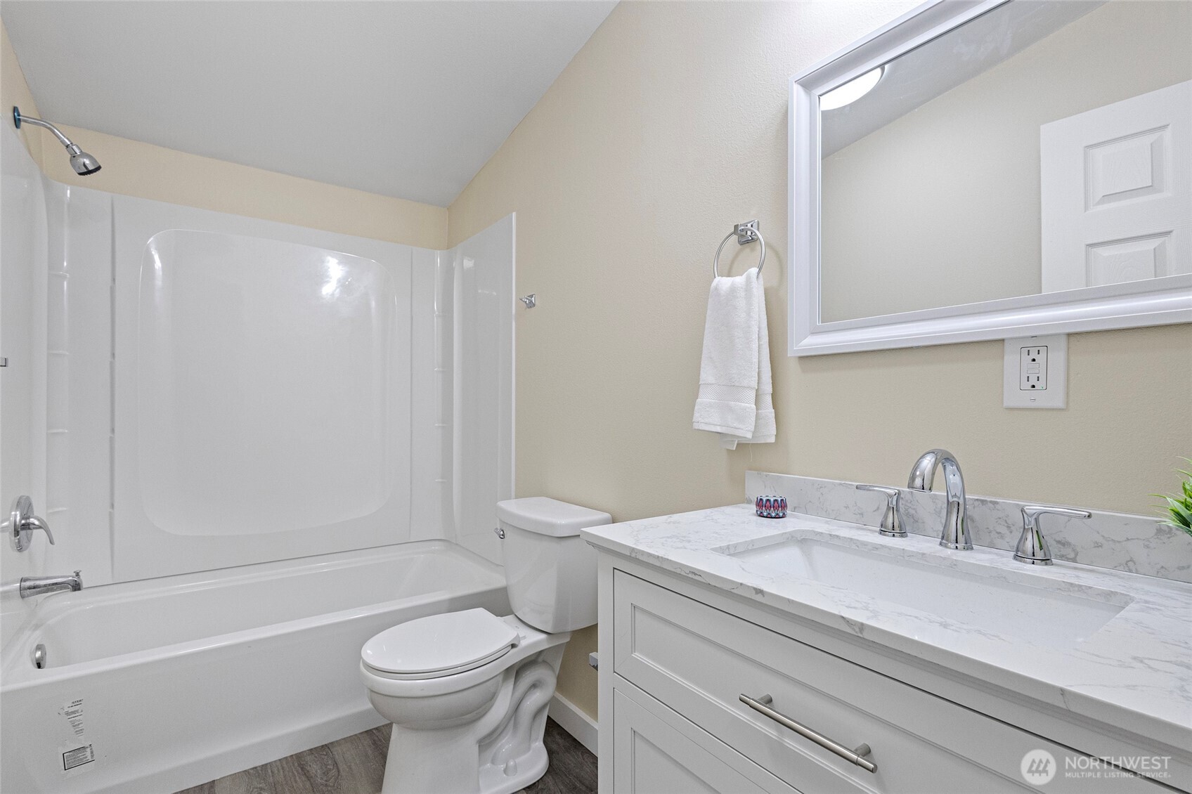 1320 N Oak Harbor Street Oak Harbor WA 98277